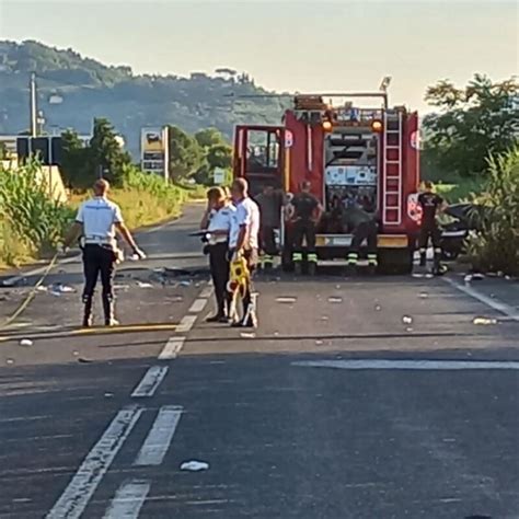 ragazza morta pesaro|Non si ferma allalt e travolge unaltra auto: due vittime